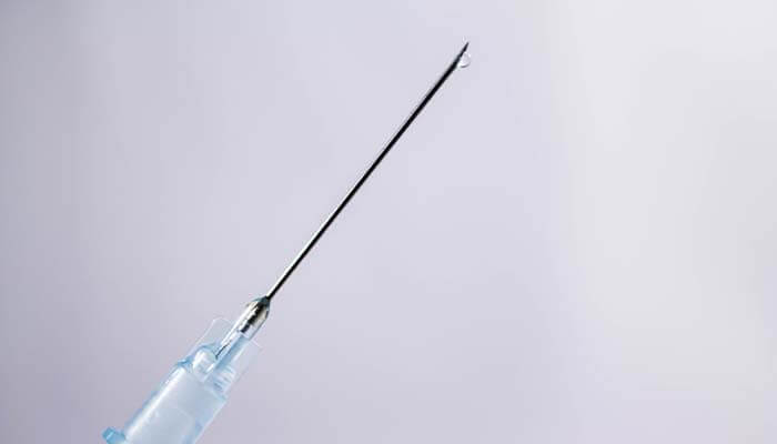 痛みの少ない麻酔針と表面麻酔使用